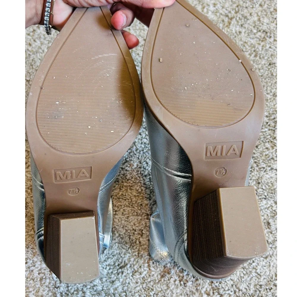 MIA Silver Metallic Pointed Toe Ankle Boots Western Block Heel Size 7.5